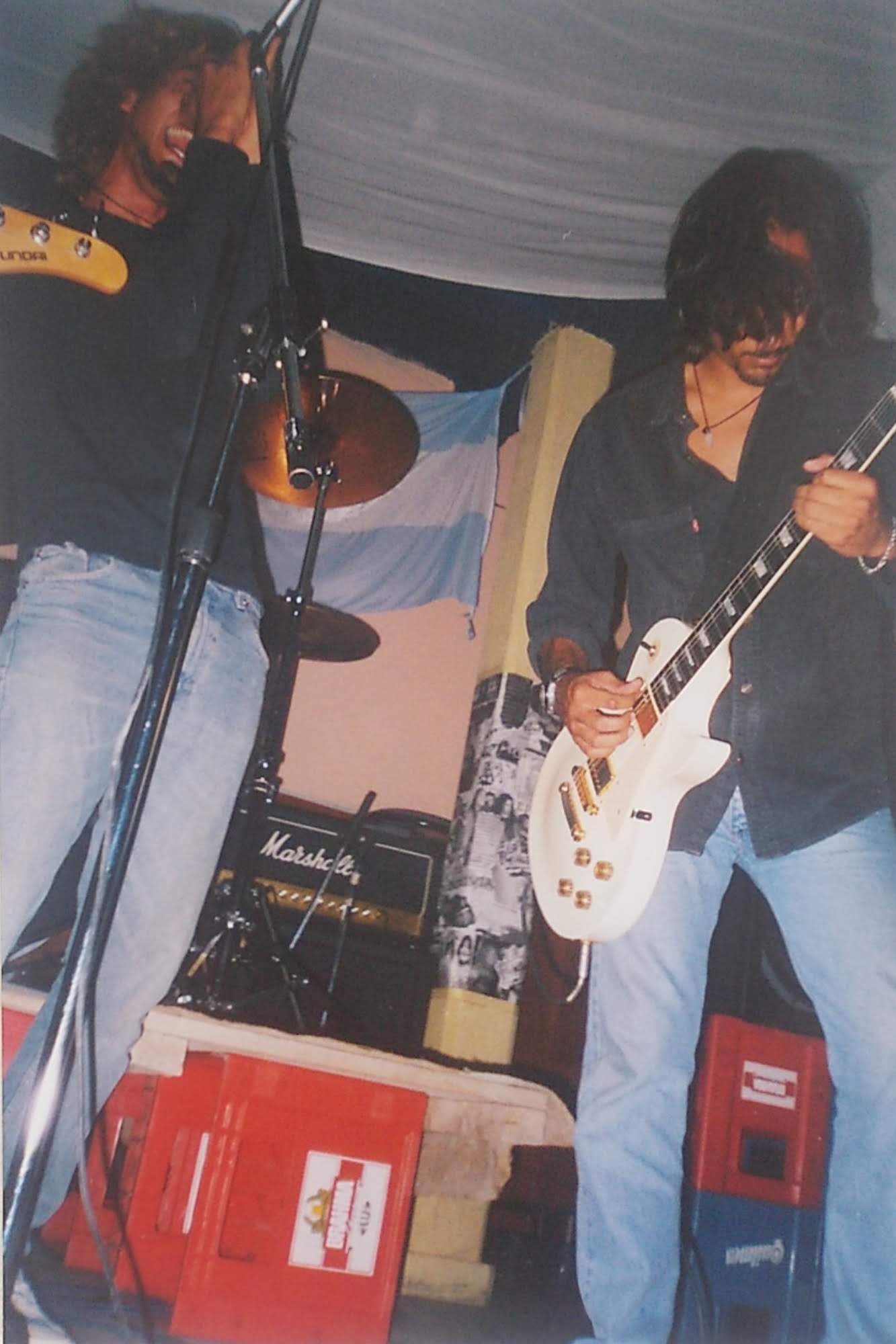 Mario Magno y Diego Sobrera tocando en vivo